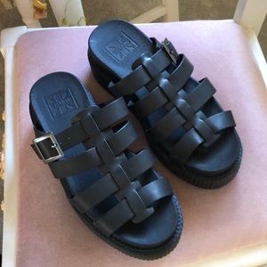 TUK black fisherman sandals